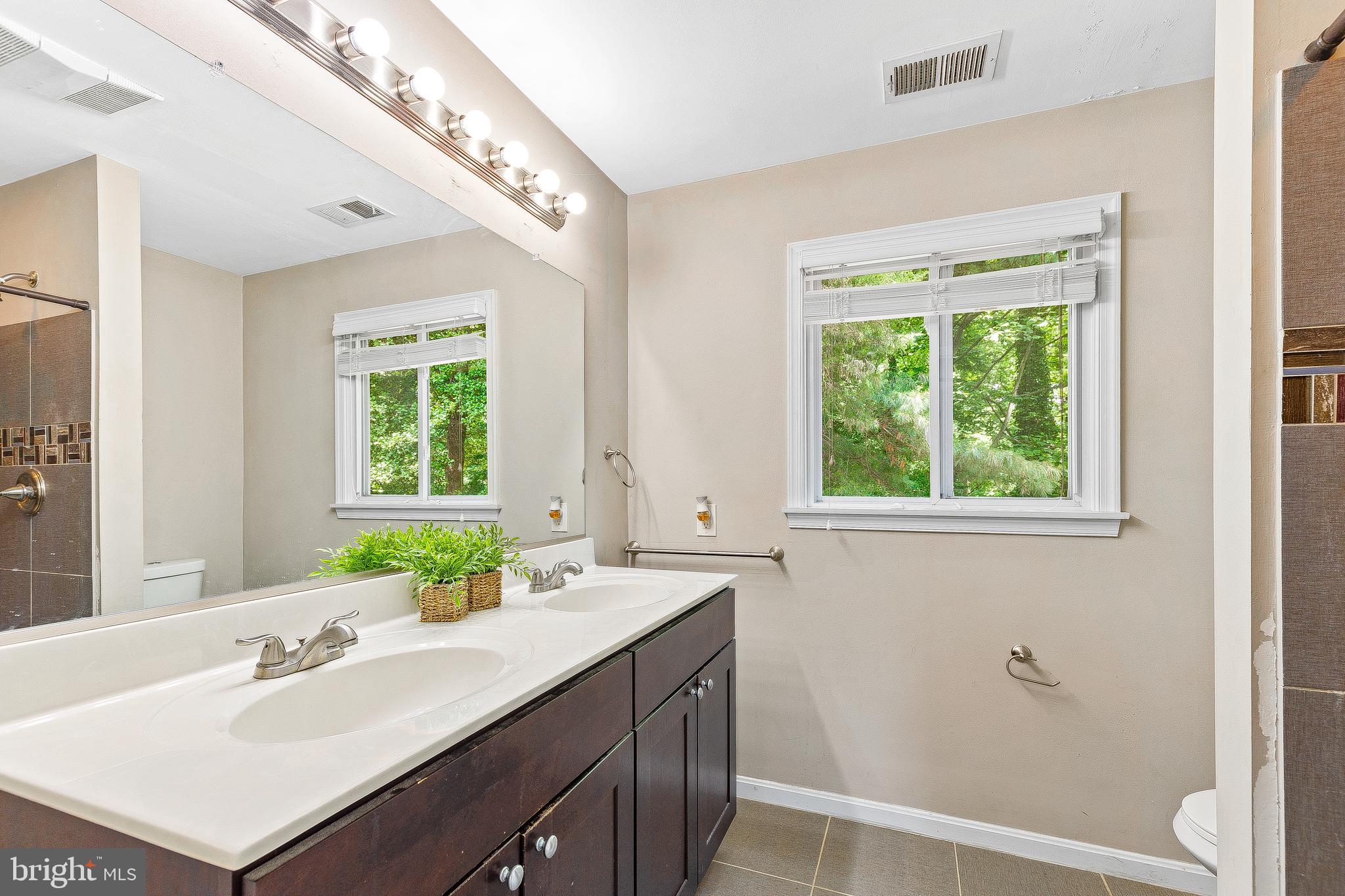 2663 Solomons Island Road Edgewater, MD 21037 - Photo 22 of 36 Master Bath