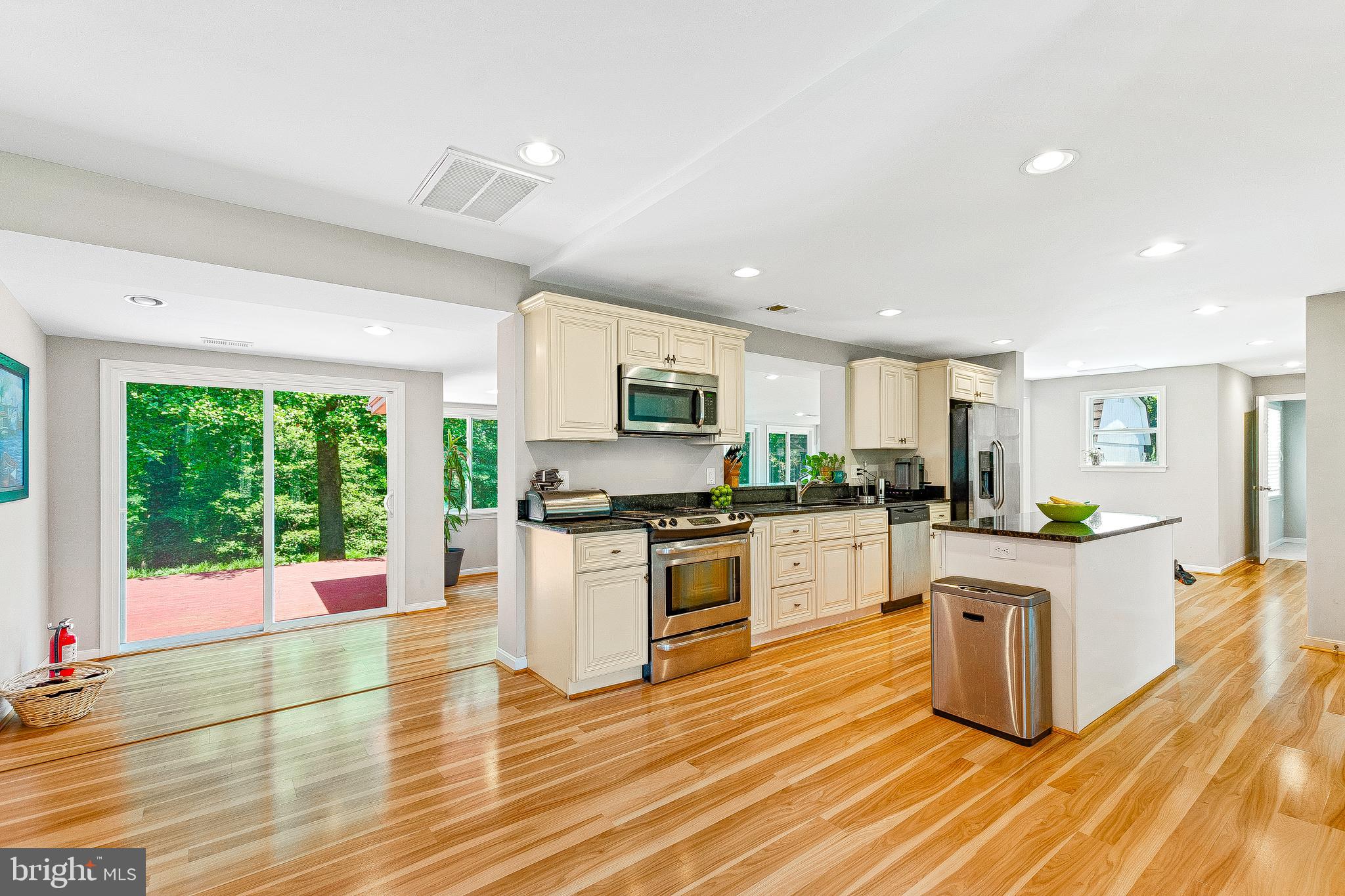 2663 Solomons Island Road Edgewater, MD 21037 - Photo 8 of 36 Large Open Kitchen