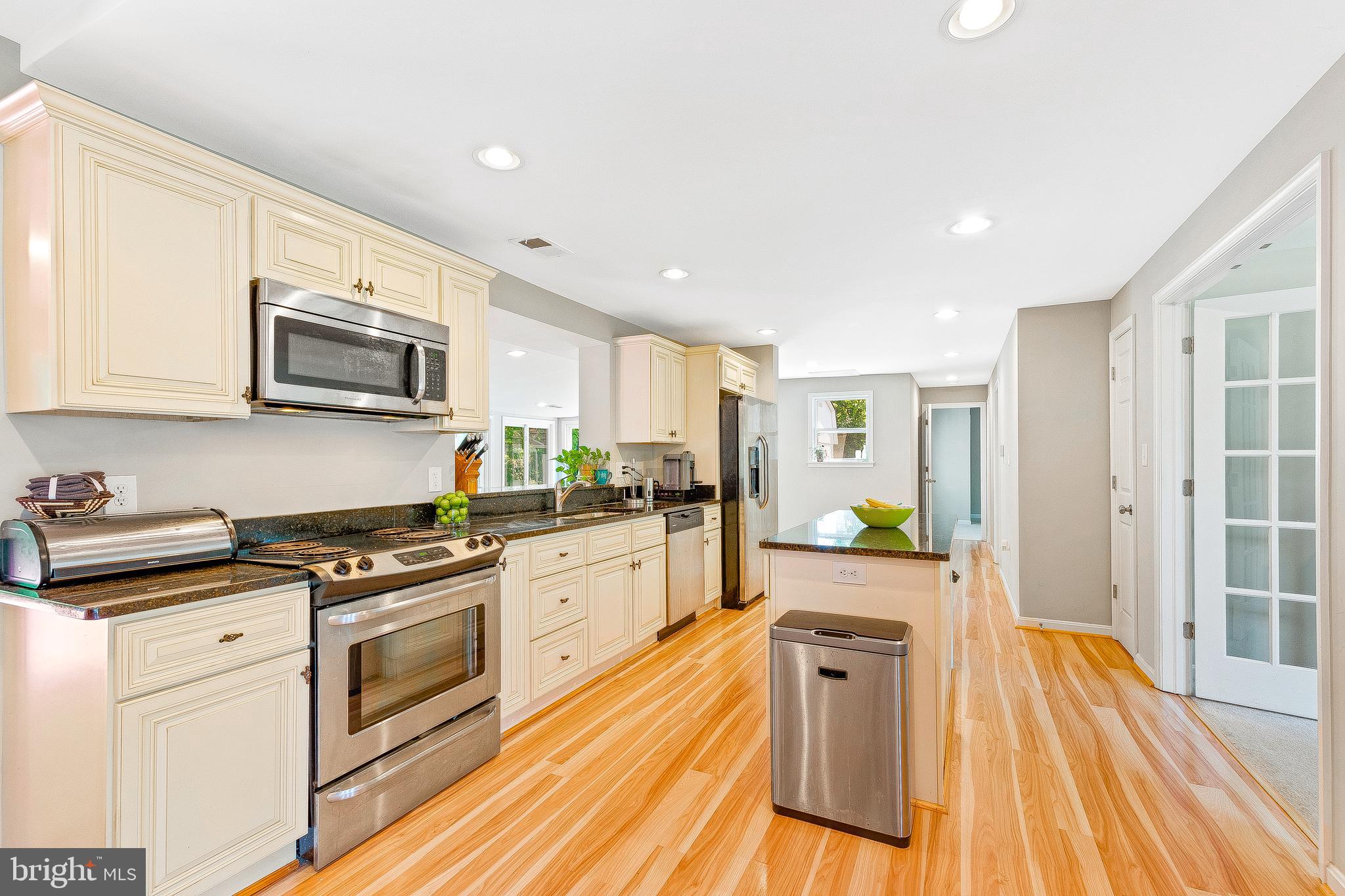 2663 Solomons Island Road Edgewater, MD 21037 - Photo 9 of 36 Stainless Steel Appliances
