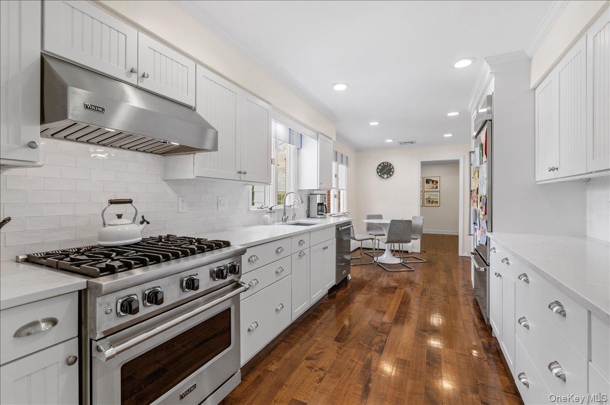 8 Heritage Court Cold Spring Harbor, NY 11724 - Photo 13 of 38 a kitchen with stainless steel appliances a stove a sink and cabinets