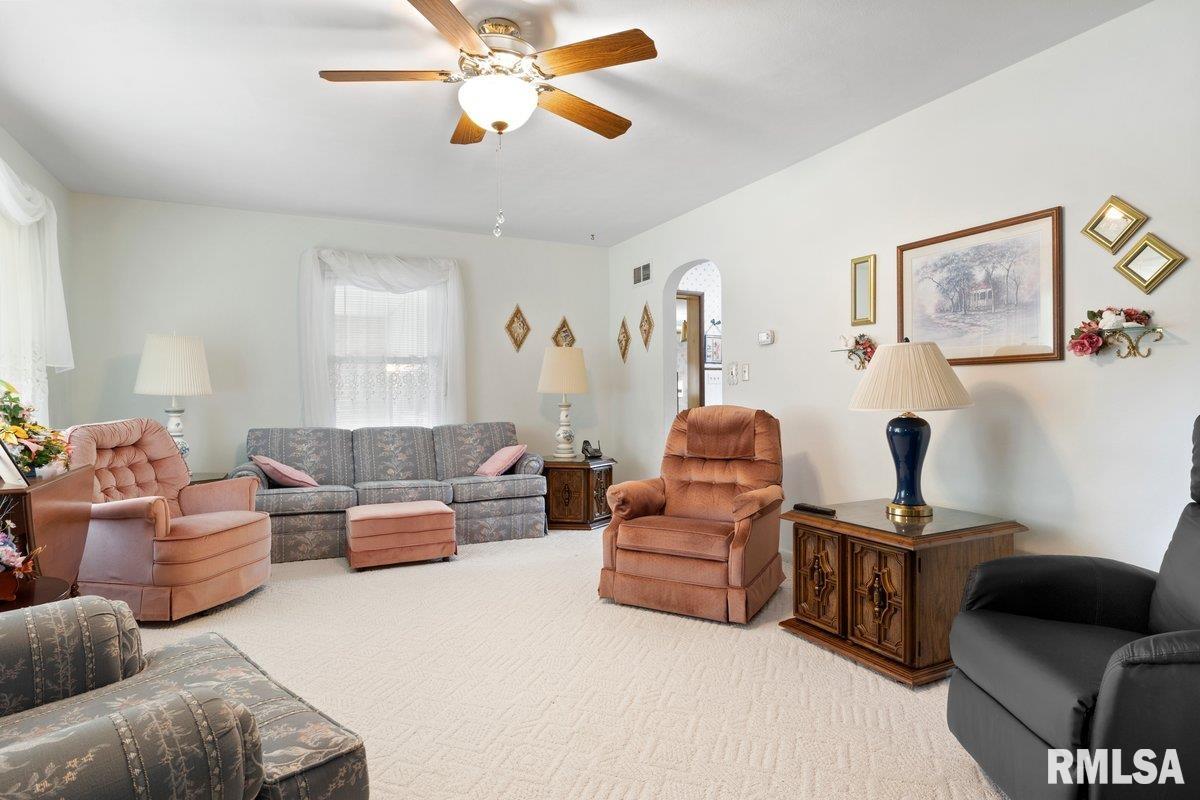 1906 East Hood Street Springfield, IL 62703 - Photo 2 of 36