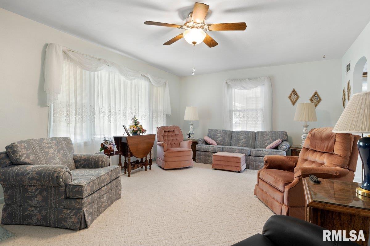 1906 East Hood Street Springfield, IL 62703 - Photo 3 of 36