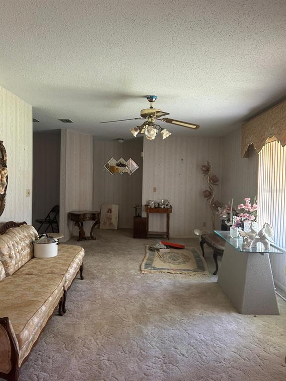 568 Silver Course Loop Ocala, FL 34472 - Photo 19 of 26 a living room with furniture