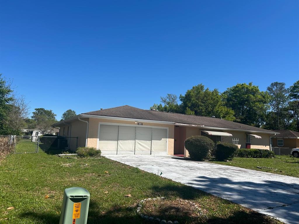 568 Silver Course Loop Ocala, FL 34472 - Photo 26 of 26 a front view of a house with a yard