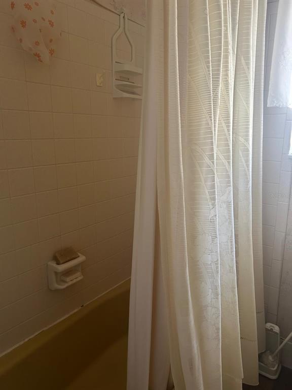 568 Silver Course Loop Ocala, FL 34472 - Photo 8 of 26 a close up of a shower curtain