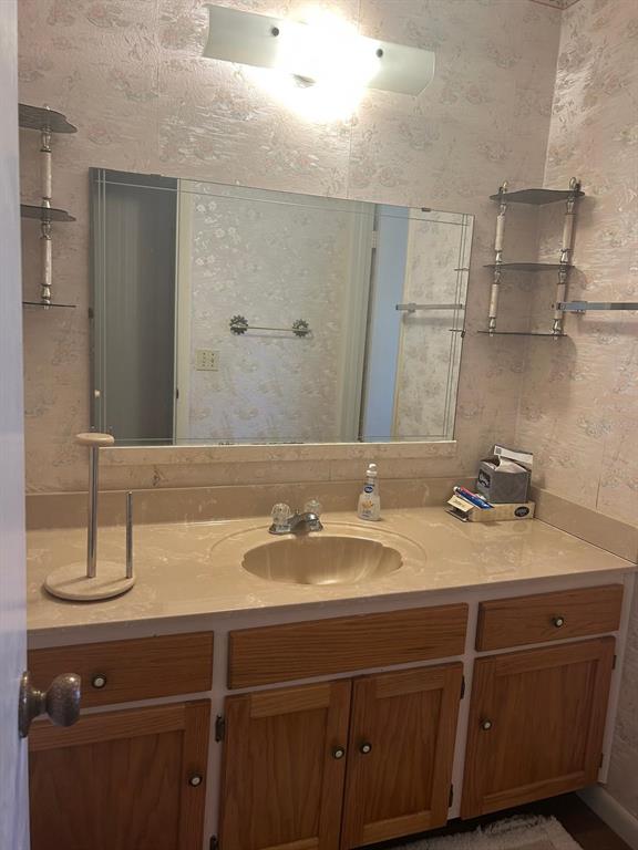 568 Silver Course Loop Ocala, FL 34472 - Photo 10 of 26 a bathroom with a sink and a mirror