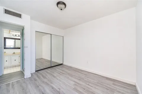 $260,000 | 17570 Atlantic Boulevard, Unit 318, Sunny Isles Beach, FL 33160