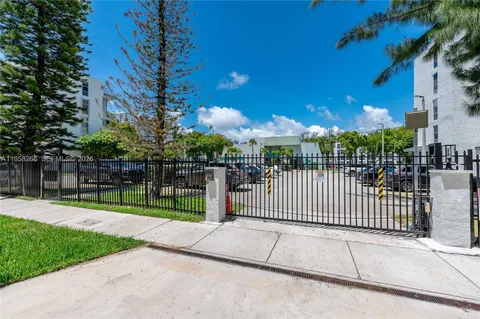 $260,000 | 17570 Atlantic Boulevard, Unit 318, Sunny Isles Beach, FL 33160