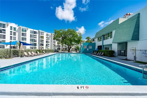 $260,000 | 17570 Atlantic Boulevard, Unit 318, Sunny Isles Beach, FL 33160
