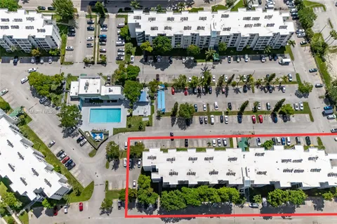 $260,000 | 17570 Atlantic Boulevard, Unit 318, Sunny Isles Beach, FL 33160