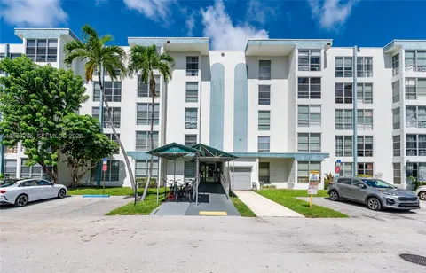 $260,000 | 17570 Atlantic Boulevard, Unit 318, Sunny Isles Beach, FL 33160