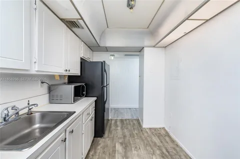 $260,000 | 17570 Atlantic Boulevard, Unit 318, Sunny Isles Beach, FL 33160