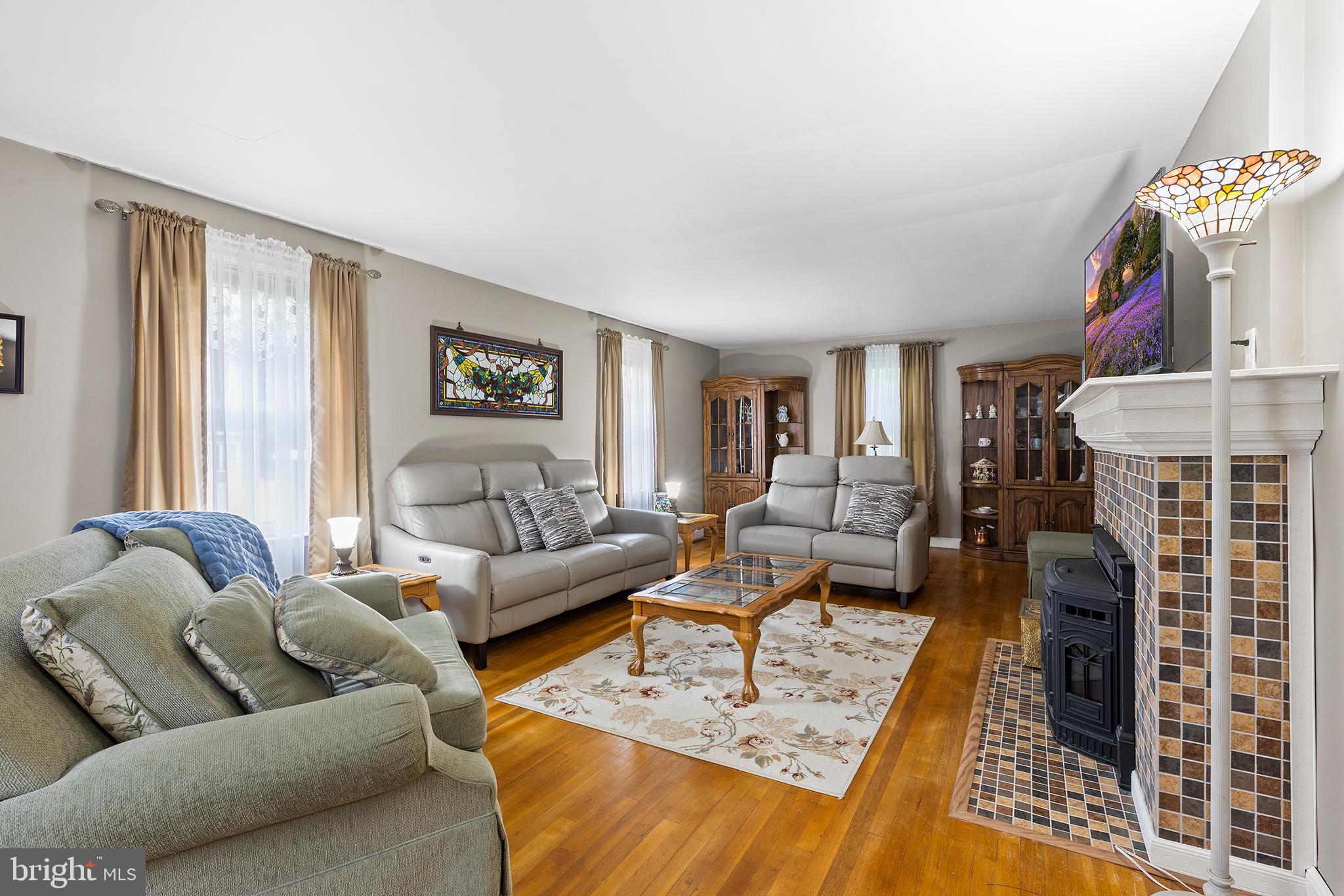 3215 Eisenbrown Road Reading, PA 19605 - Photo 4 of 40
