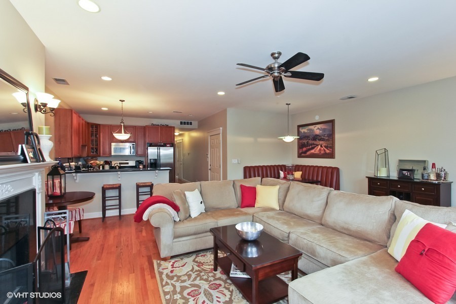 1939 West Division Street, Unit R2 Chicago, IL 60622 - Photo 4 of 9 a living room with furniture and kitchen view