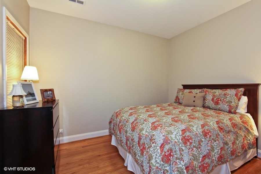 1939 West Division Street, Unit R2 Chicago, IL 60622 - Photo 7 of 9 a large bed sitting in a bedroom next to a lamp