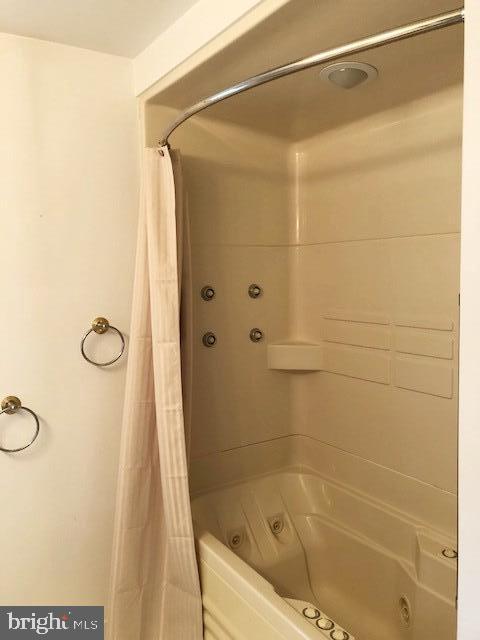 808 Hilltop Road Cinnaminson, NJ 08077 - Photo 15 of 20 Master Bathroom