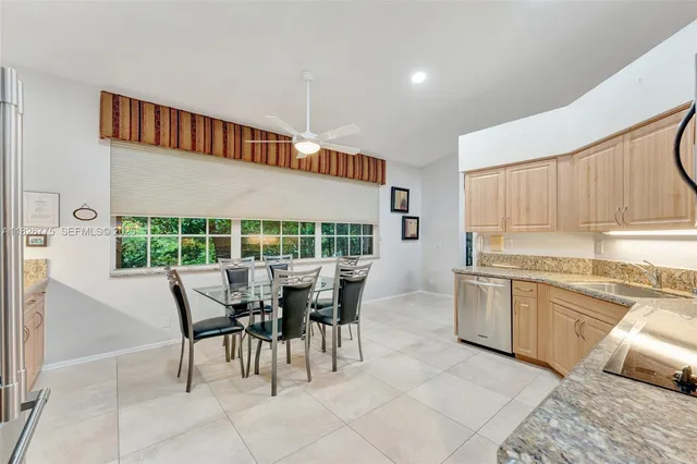 $420,000 | 12442 Northwest 10th Court, Unit C14, Coral Springs, FL 33071