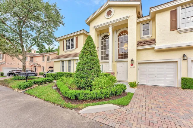 $420,000 | 12442 Northwest 10th Court, Unit C14, Coral Springs, FL 33071