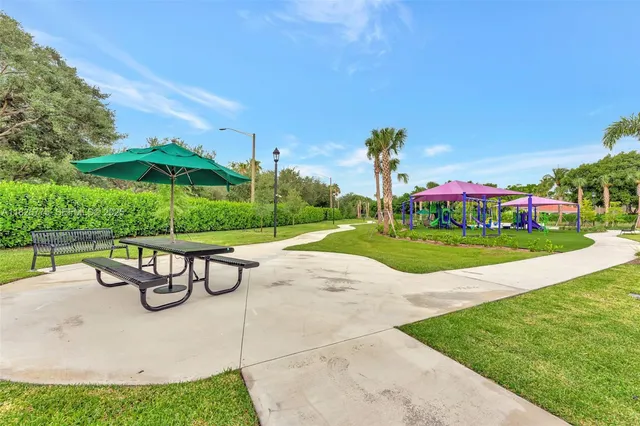 $420,000 | 12442 Northwest 10th Court, Unit C14, Coral Springs, FL 33071