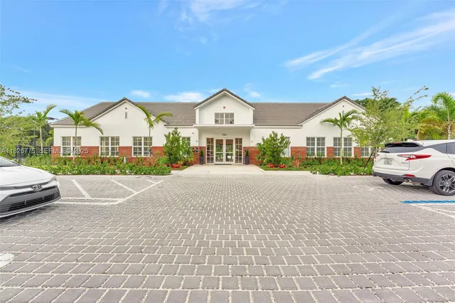 $420,000 | 12442 Northwest 10th Court, Unit C14, Coral Springs, FL 33071