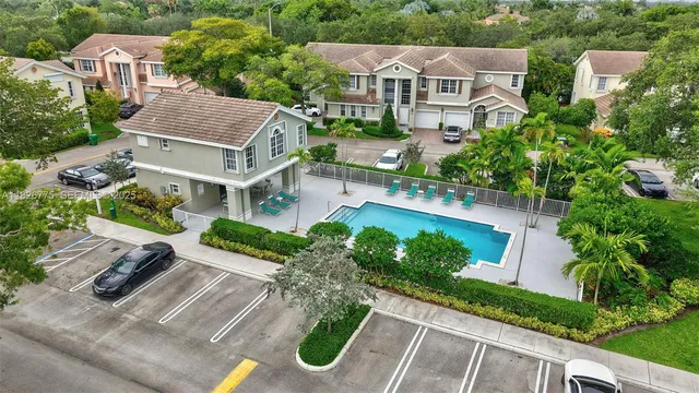 $420,000 | 12442 Northwest 10th Court, Unit C14, Coral Springs, FL 33071