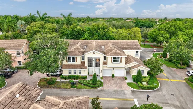 $420,000 | 12442 Northwest 10th Court, Unit C14, Coral Springs, FL 33071