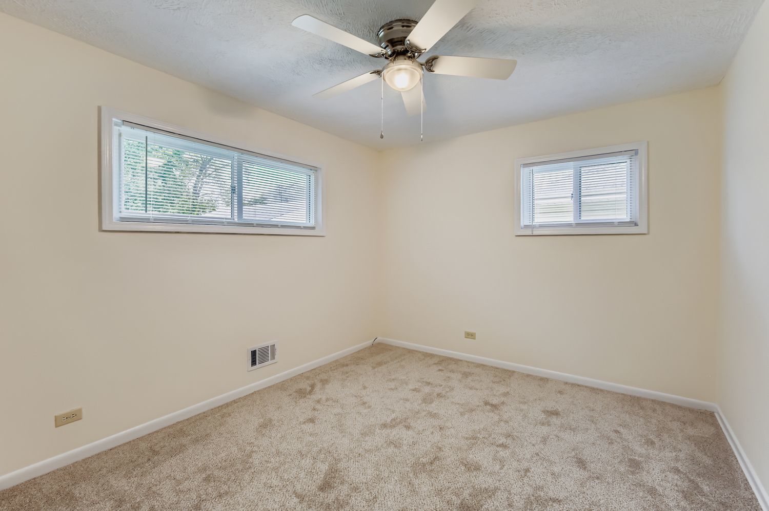 115 West Helen Road Palatine, IL 60067 - Photo 13 of 19 a view of a big room with carpet