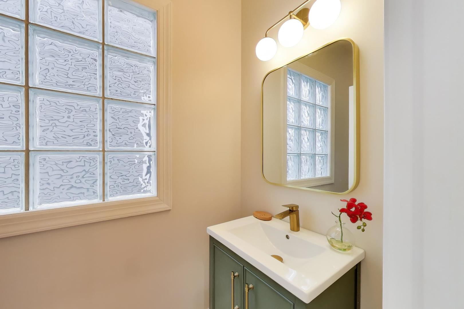 1919 West Fletcher Street Chicago, IL 60657 - Photo 16 of 54