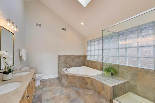 $1,350,000 | 1919 West Fletcher Street, Chicago, IL 60657