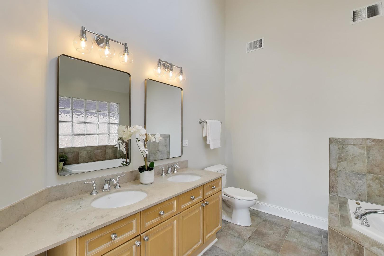 1919 West Fletcher Street Chicago, IL 60657 - Photo 24 of 54