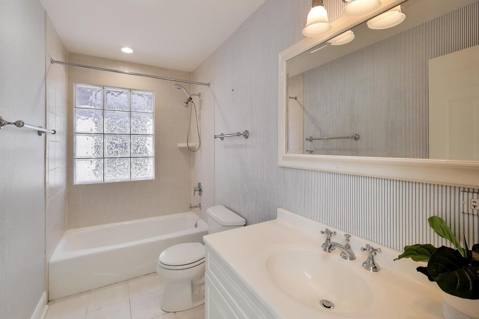 1919 West Fletcher Street Chicago, IL 60657 - Photo 30 of 54