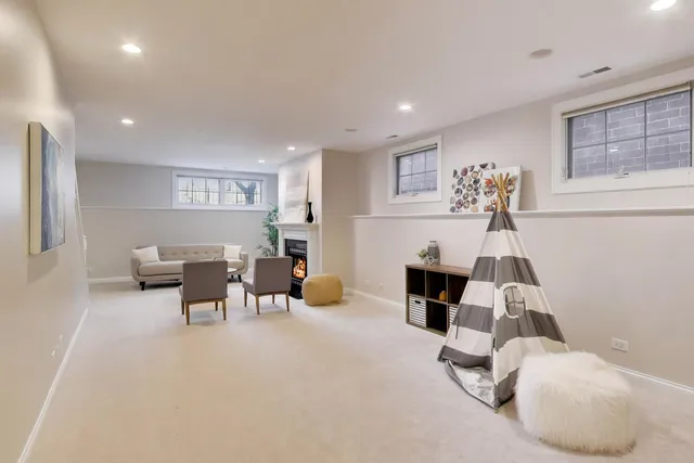 $1,350,000 | 1919 West Fletcher Street, Chicago, IL 60657