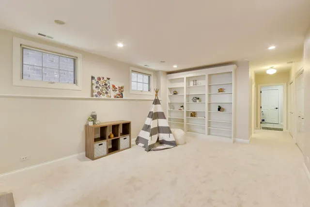 a view of a livingroom with furniture
