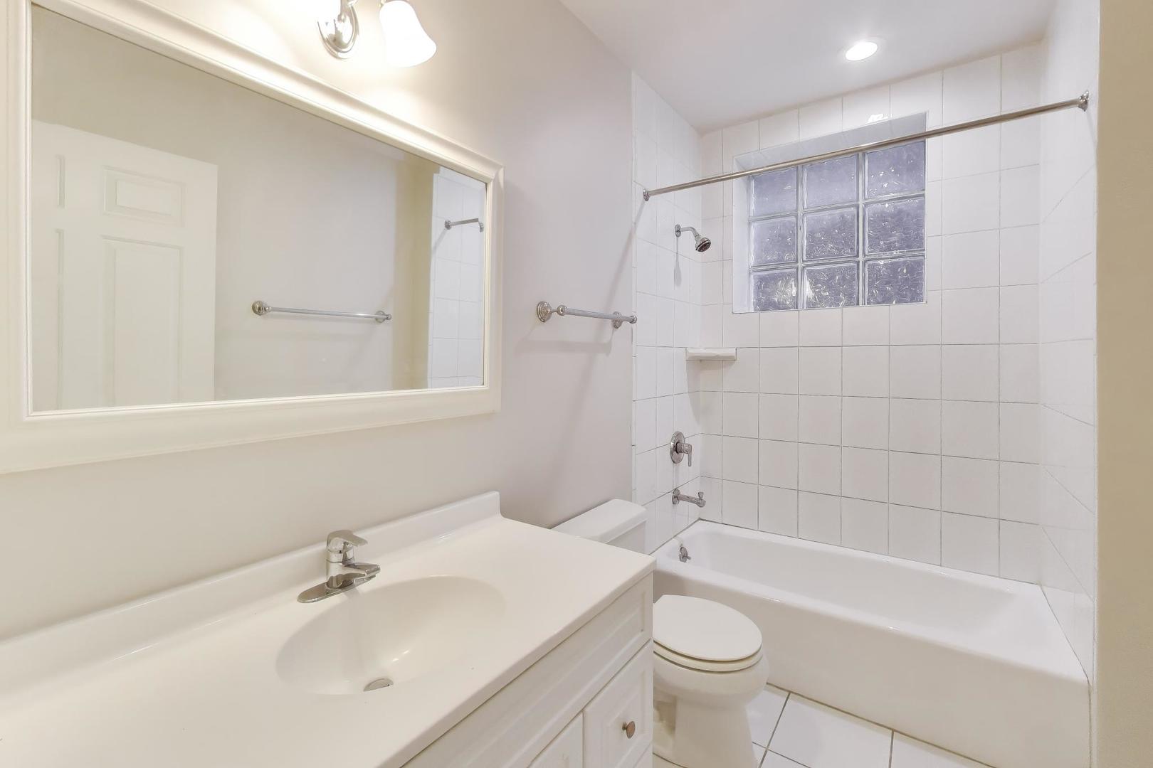 1919 West Fletcher Street Chicago, IL 60657 - Photo 37 of 54