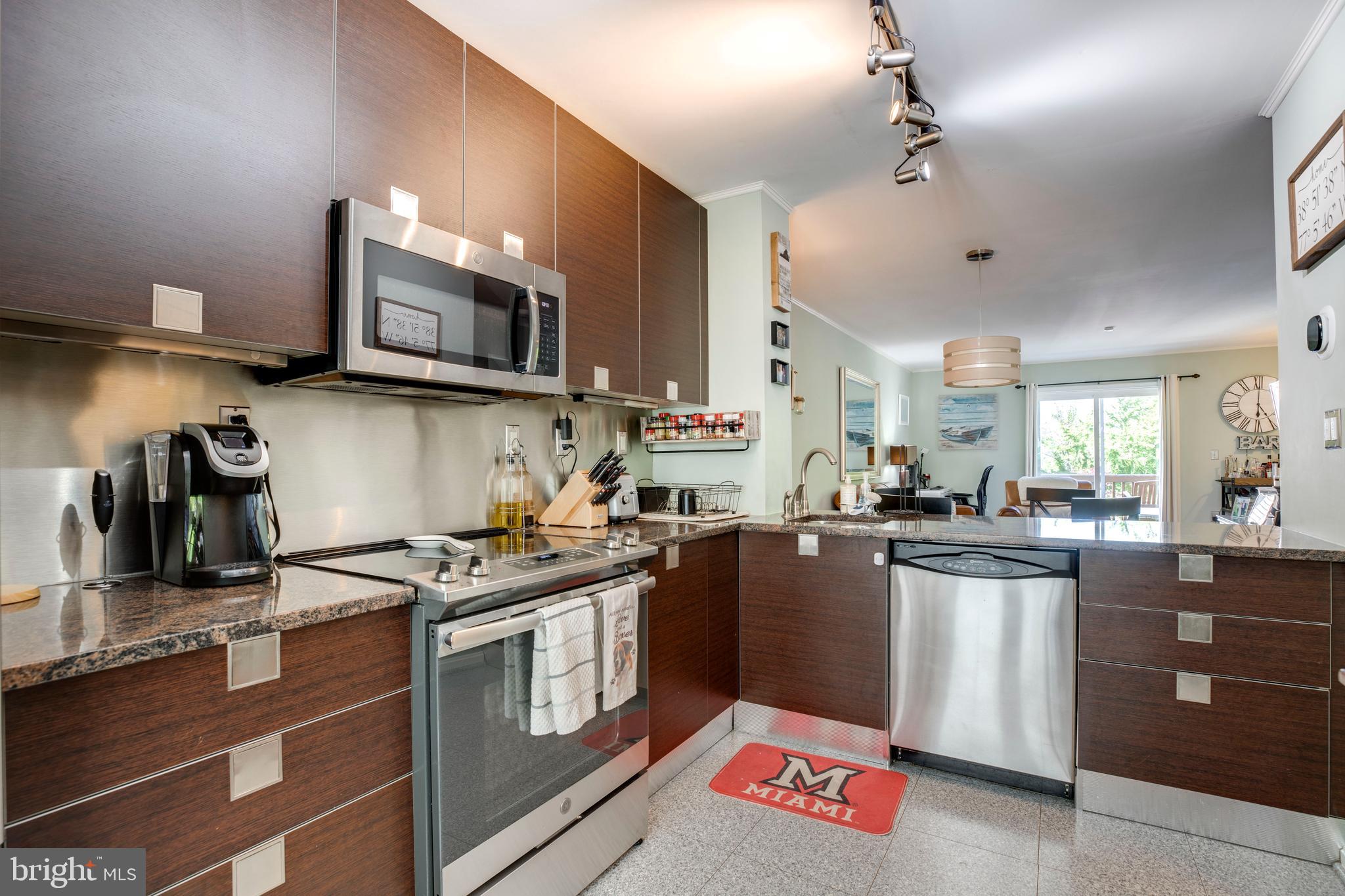 3942 9th Road South Arlington, VA 22204 - Photo 3 of 33 Gallery Image 3