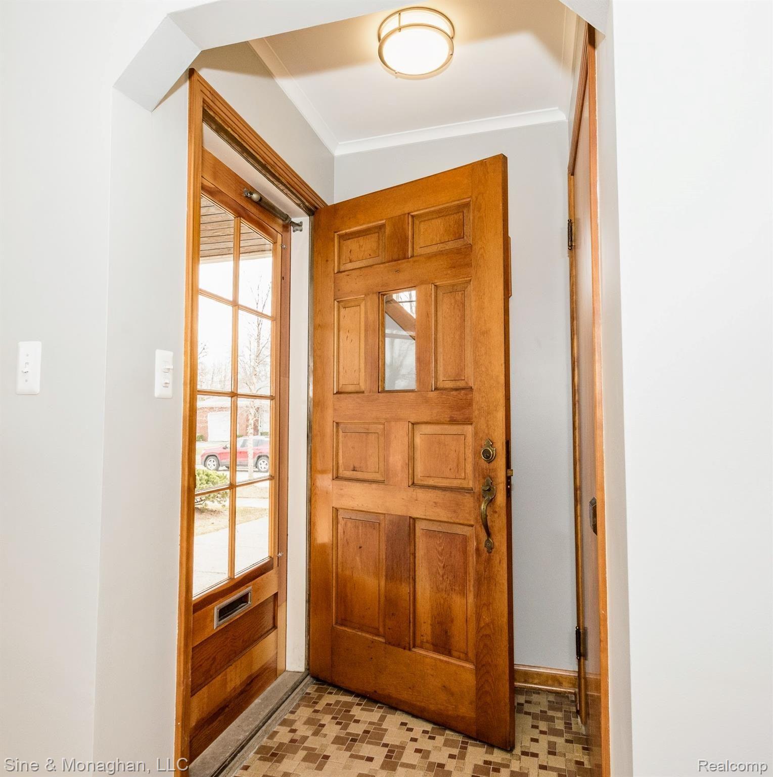 2032 Oxford Road Grosse Pointe, MI 48236 - Photo 5 of 19 Ceramic Tile Entry with Coat Closet