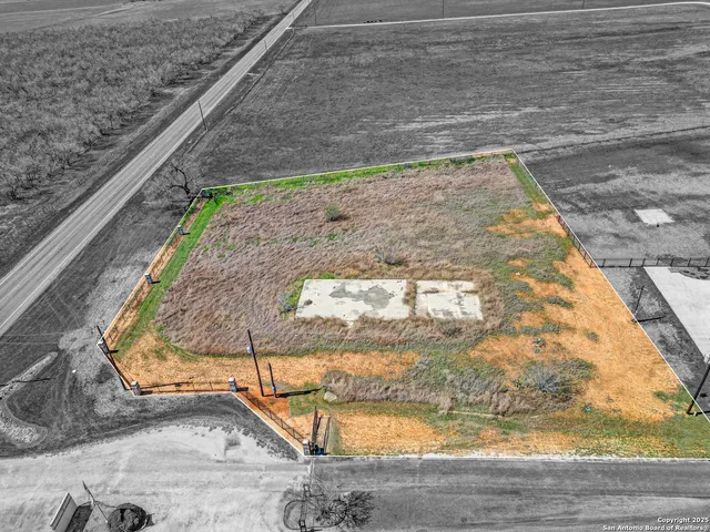 $75,000 | 101 Gentle Breeze, Floresville, TX 78114