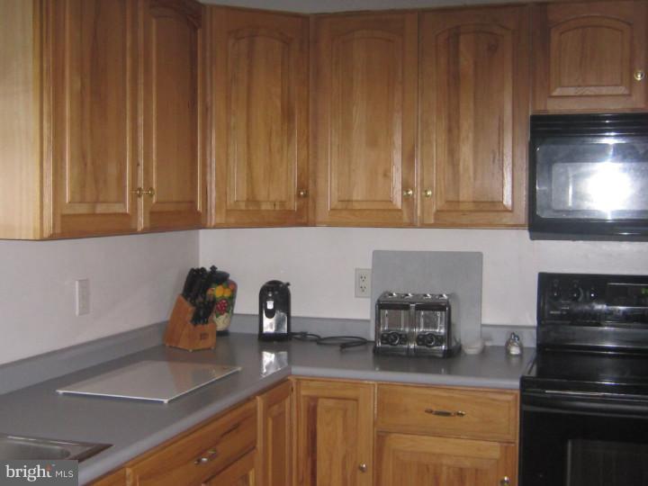 44 Tinder Road Levittown, PA 19056 - Photo 3 of 12 Kitchen