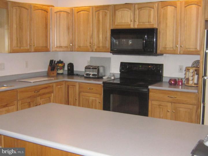 44 Tinder Road Levittown, PA 19056 - Photo 4 of 12 Kitchen