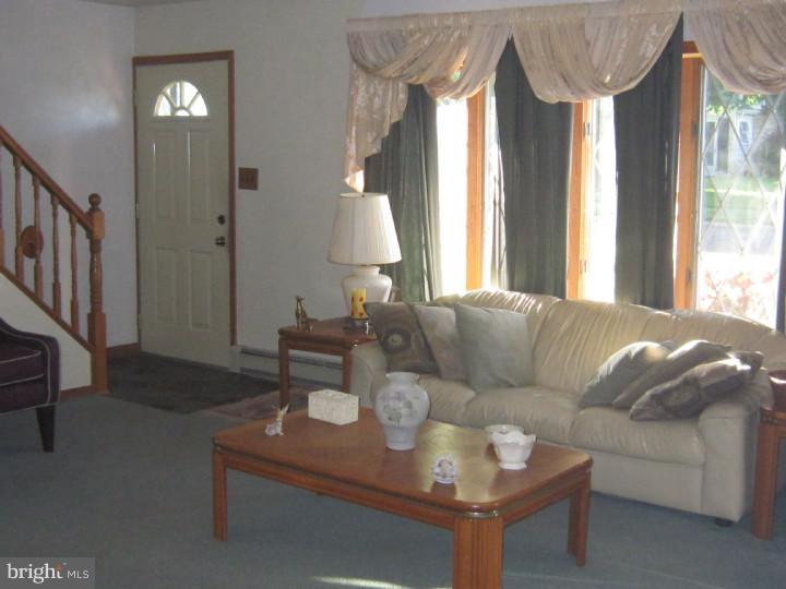 44 Tinder Road Levittown, PA 19056 - Photo 9 of 12 Living Room
