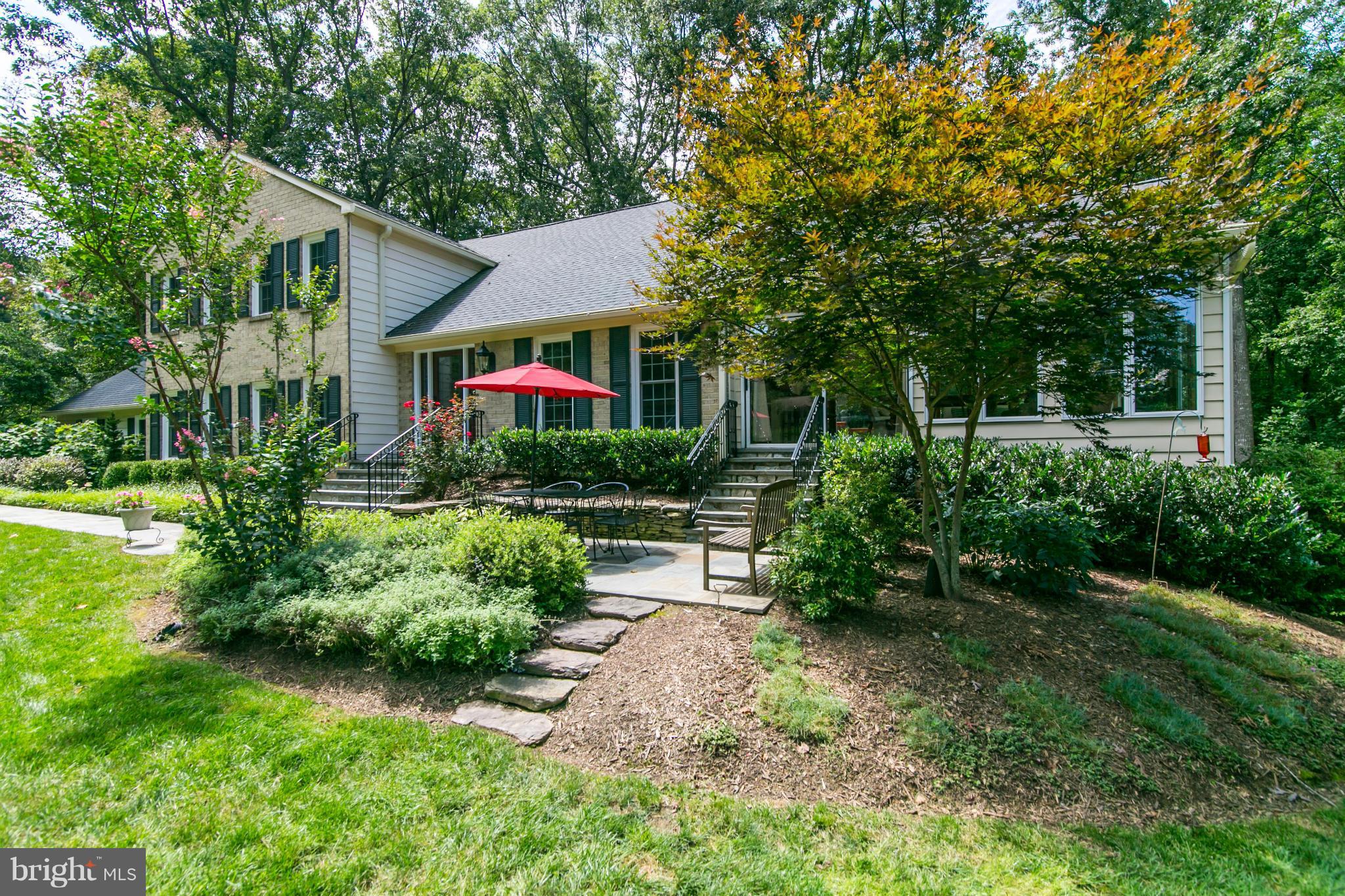 11733 Quay Road Oakton, VA 22124 - Photo 3 of 30 Exterior (Front)
