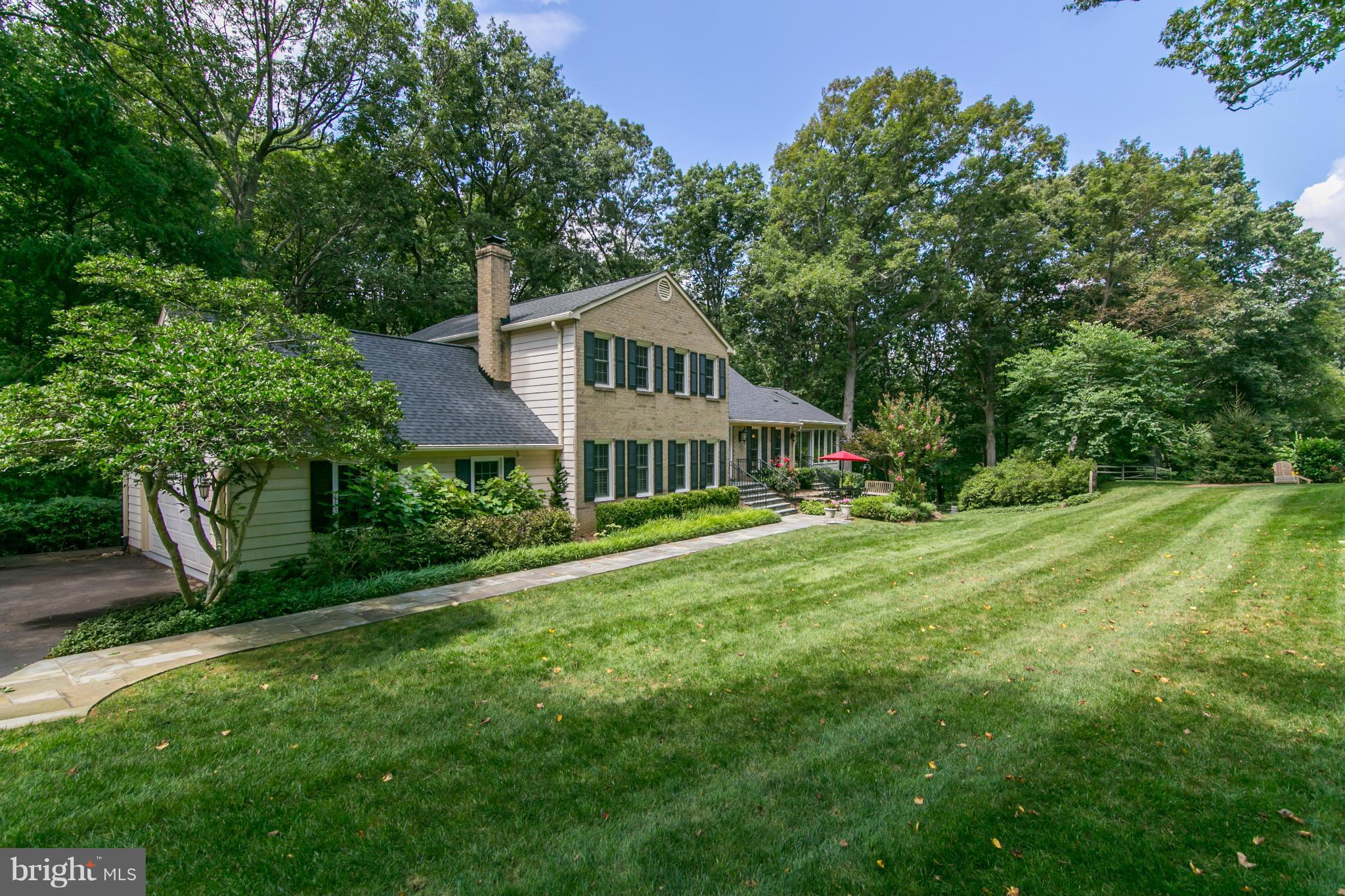 11733 Quay Road Oakton, VA 22124 - Photo 4 of 30 Exterior (Front)