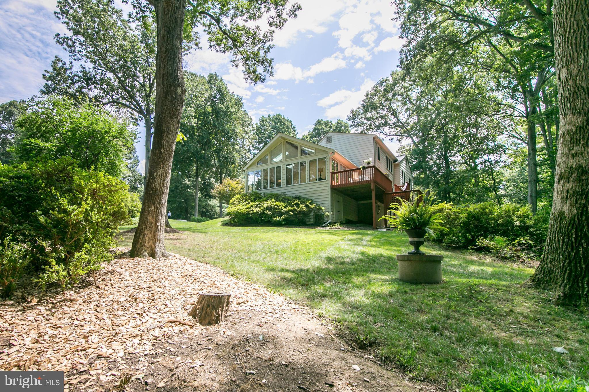 11733 Quay Road Oakton, VA 22124 - Photo 5 of 30 Exterior (Rear)