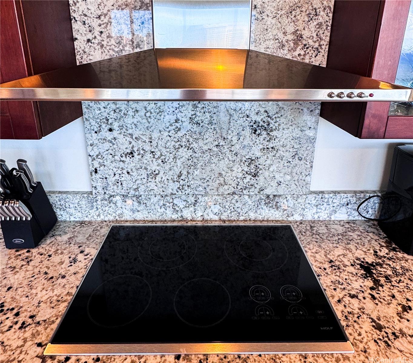 223 Saratoga Road, Unit 2601 Honolulu, HI 96815 - Photo 13 of 23 a view of a couch