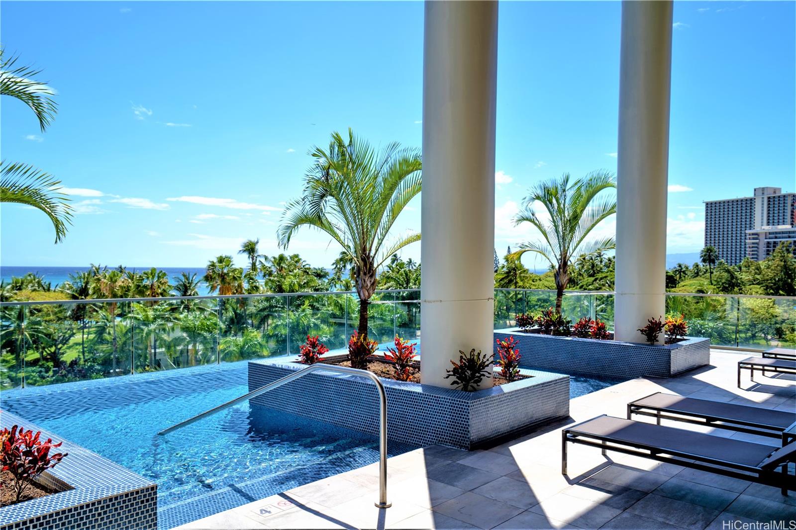 223 Saratoga Road, Unit 2601 Honolulu, HI 96815 - Photo 4 of 23 a living room with furniture and a potted plant