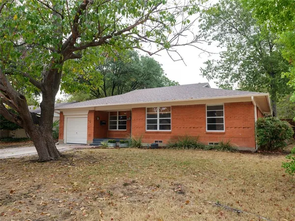 $399,990 | 427 Rorary Drive, Richardson, TX 75081