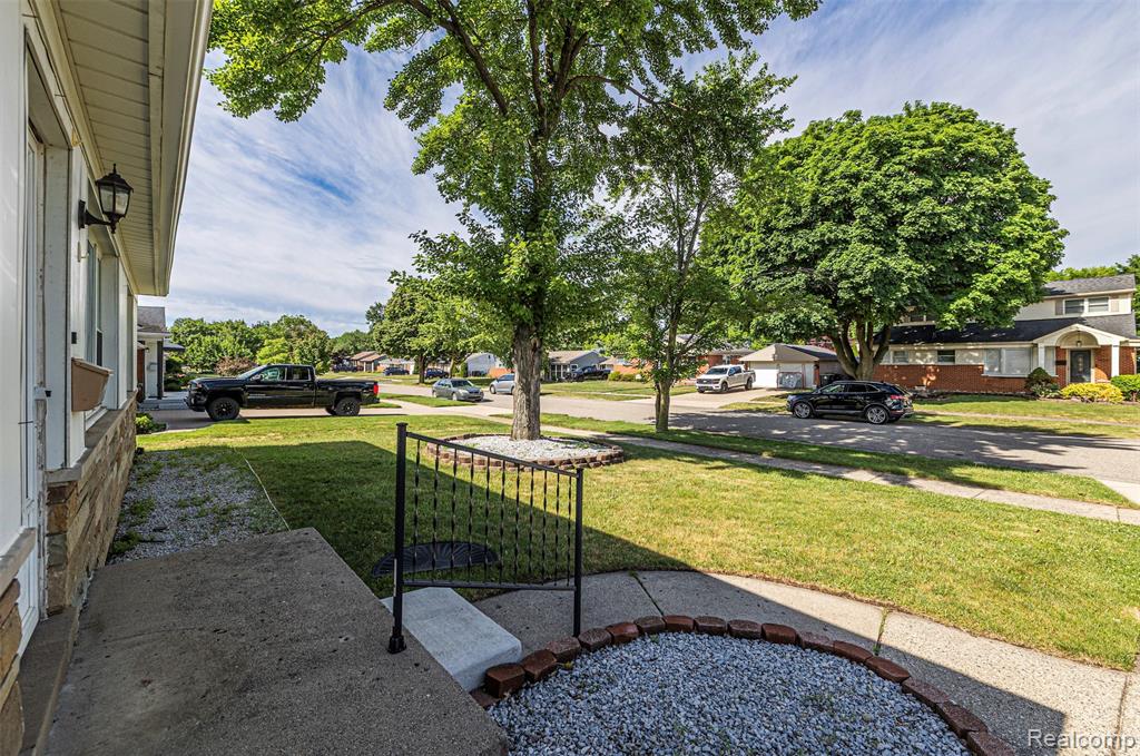 19044 Norwich Road Livonia, MI 48152 - Photo 25 of 27