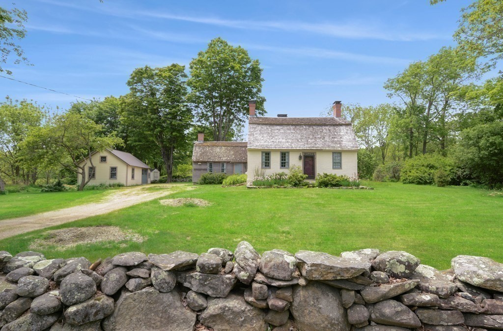 138 Hardwick Road New Braintree, MA 01531 - Photo 1 of 33 Gallery Image 1