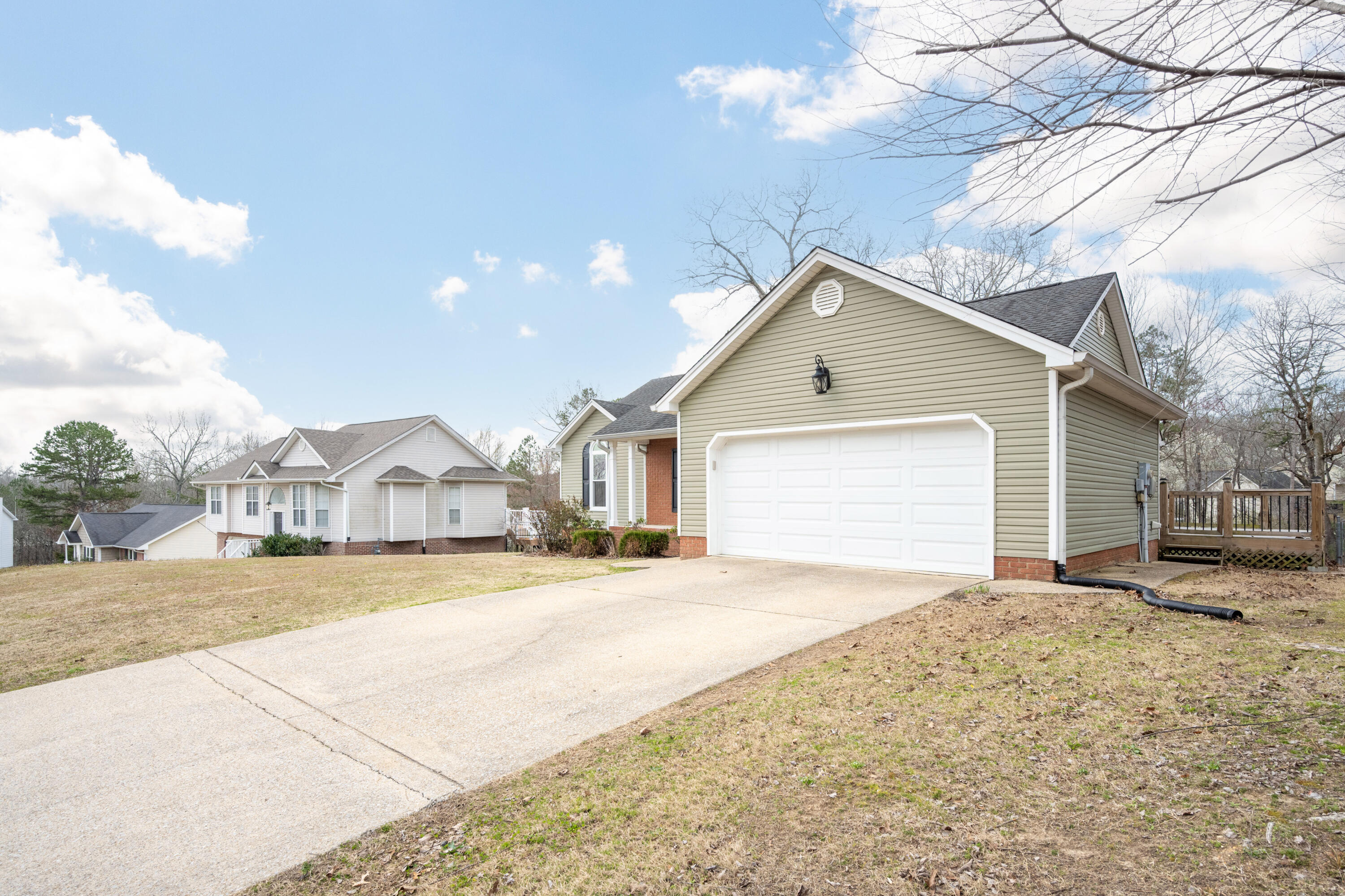 5749 Riley Road Ooltewah, TN 37363 - Photo 27 of 29 garage and lots of parking