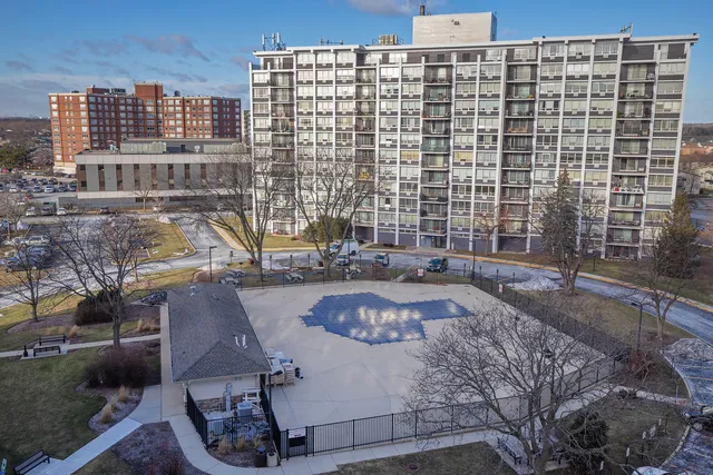 $225,000 | 8809 Golf Road, Unit 8J, Niles, IL 60714